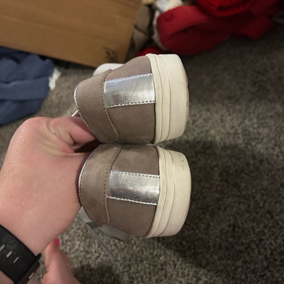 Shoes - Picture 3 of 4